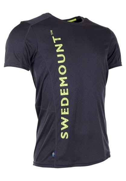 Zalando Meta ad example started 2026-05-05: Swedemount ULTRA LIGHT - Polo shirt - denim blue, Swedemount ULTRA LIGHT TEE W - Sports T-shirt - lt blue, Swedemount FREERIDE SHELL - Ski jacket - black, Swedemount NORDKAP PILE - Fleece jacket - black black, Swedemount LOGO TEE - Print T-shirt - charcoal melange neon, Swedemount TROMSÖ - Fleece jacket - charcoal melange